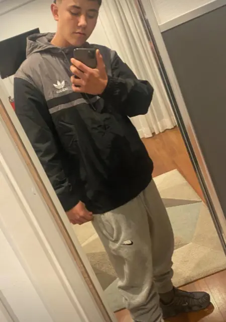 Soy Dani, 18 años de Santander, busco conocer gente para hacer nuevos amigos