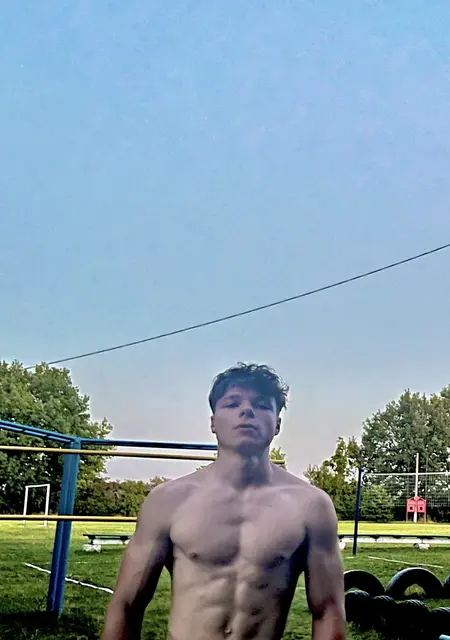 Сірьожа из Полтави, мне 18, познакомлюсь для постоянных отношений